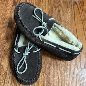 UGG Women's Slippers in Dark Brown and Cream